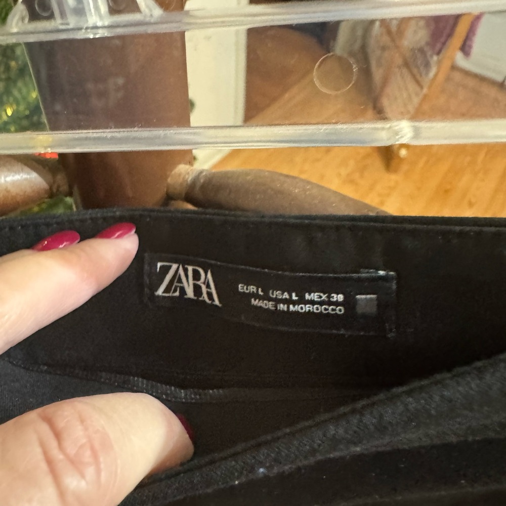 Zara Elegant Black shorts with Gold Details - Picture 2 of 3